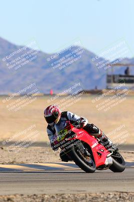 media/Jan-08-2022-SoCal Trackdays (Sat) [[1ec2777125]]/Turn 4 (1145am)/